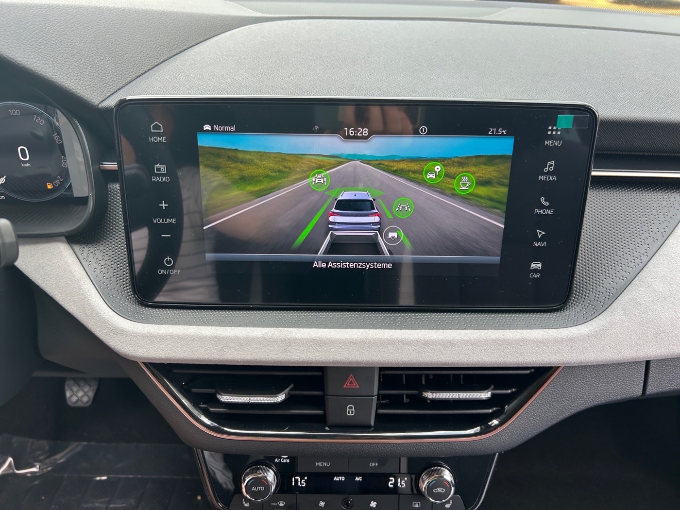 SKODA Kamiq 1.0 TSI Selection AHK DAB LED NAVI PDC SHZ Bild 11