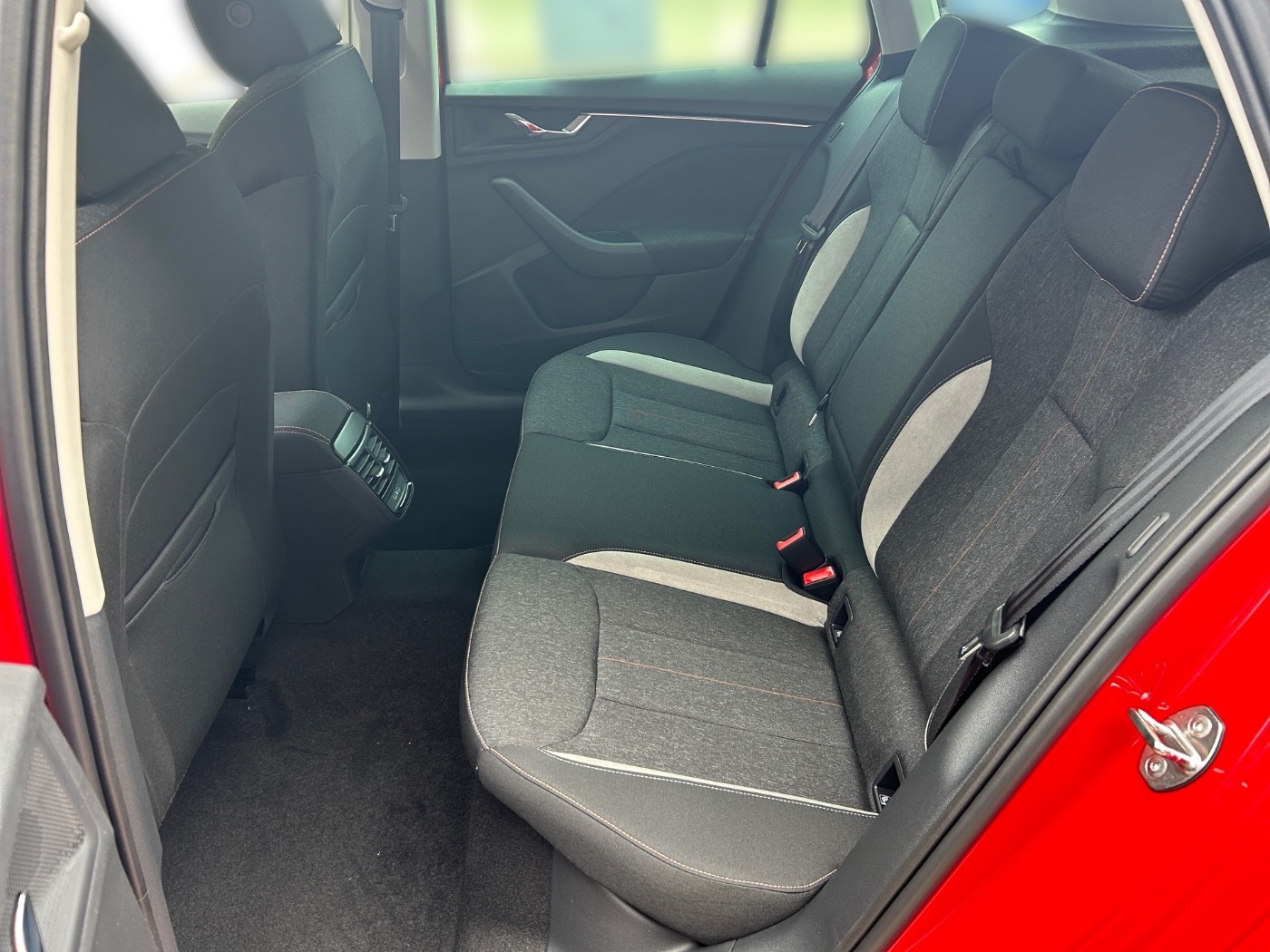SKODA Kamiq 1.0 TSI Selection AHK DAB LED NAVI PDC SHZ Bild 9