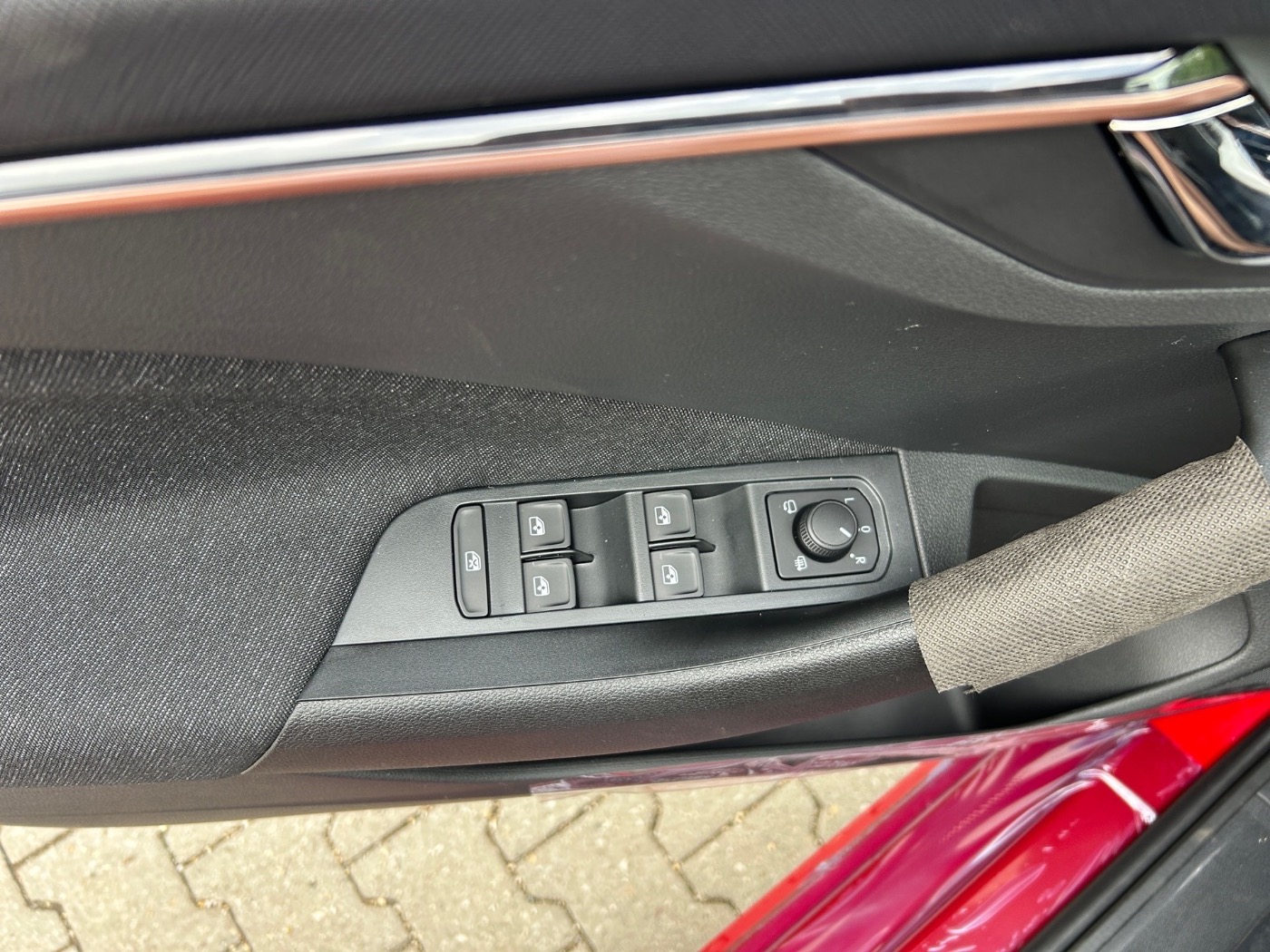 SKODA Kamiq 1.0 TSI Selection AHK DAB LED NAVI PDC SHZ Bild 13