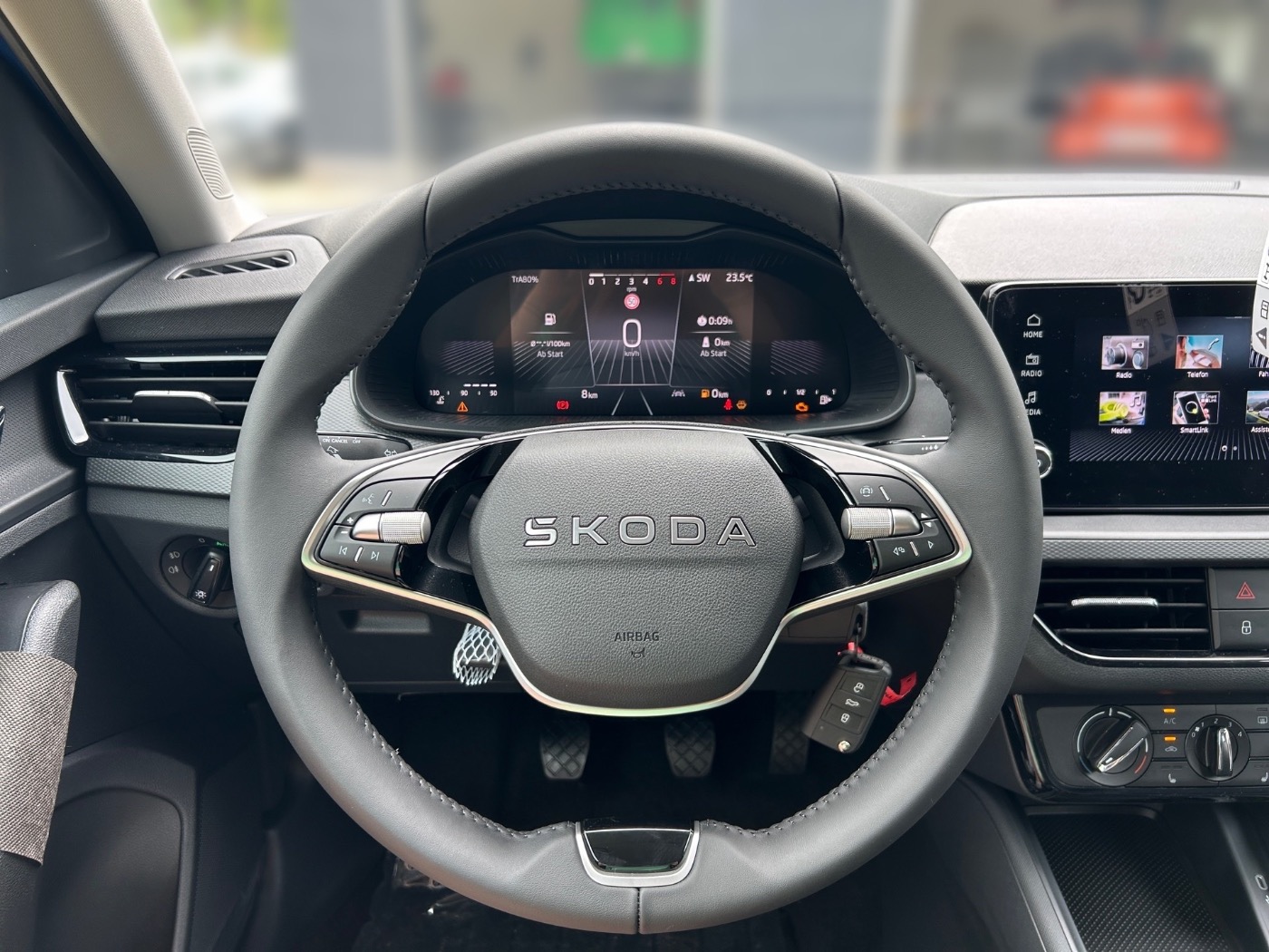 SKODA Scala 1.0 TSI Essence DAB LED LM PDC SHZ VC VZE Bild 8