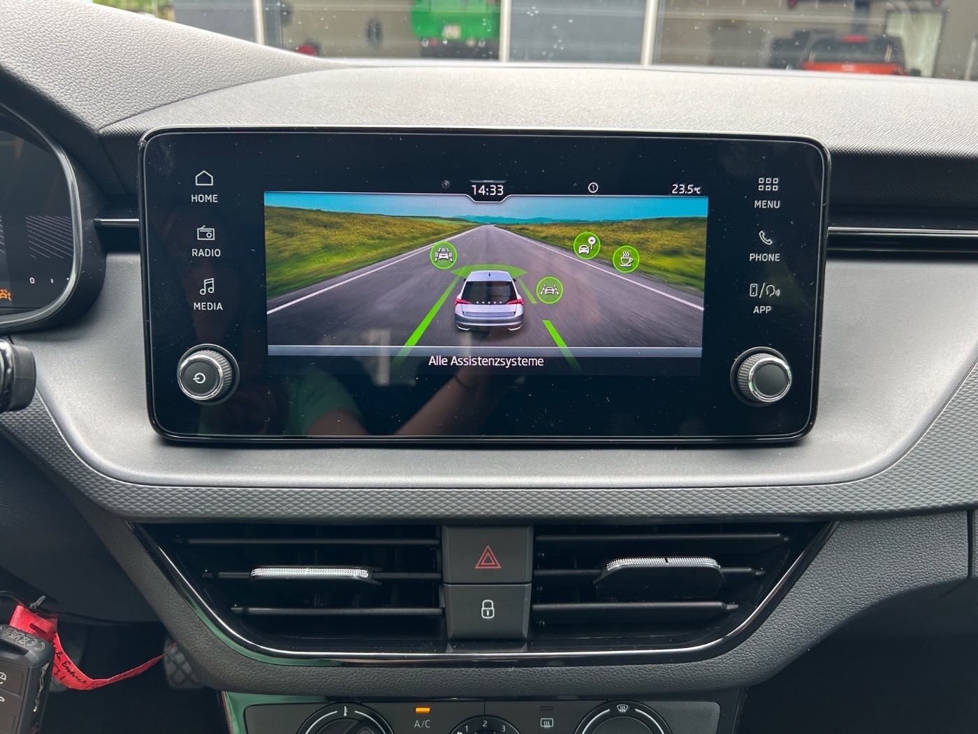 SKODA Scala 1.0 TSI Essence DAB LED LM PDC SHZ VC VZE Bild 13