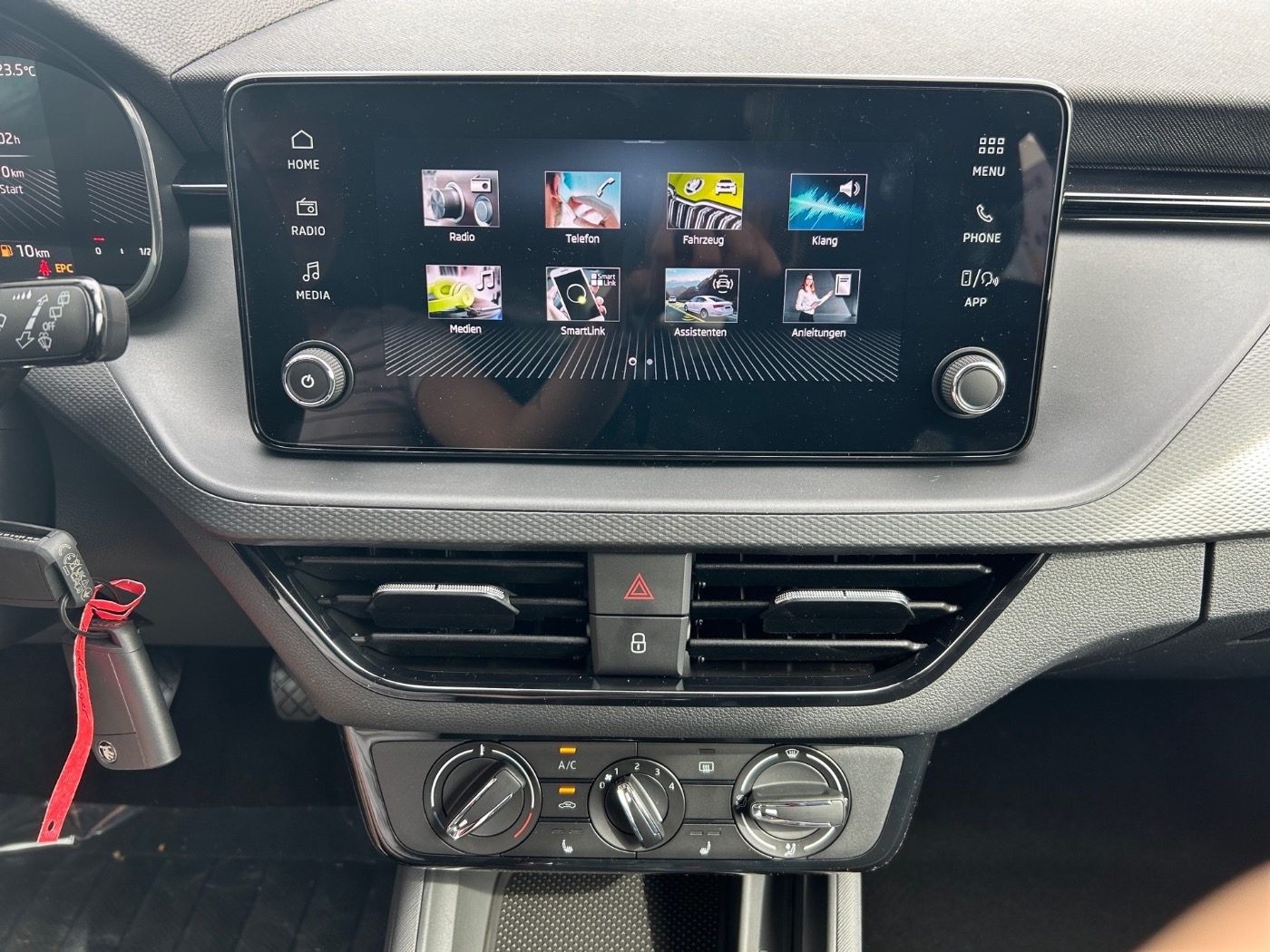 SKODA Scala 1.0 TSI Essence DAB LED NEBEL PDC SHZ VC Bild 9