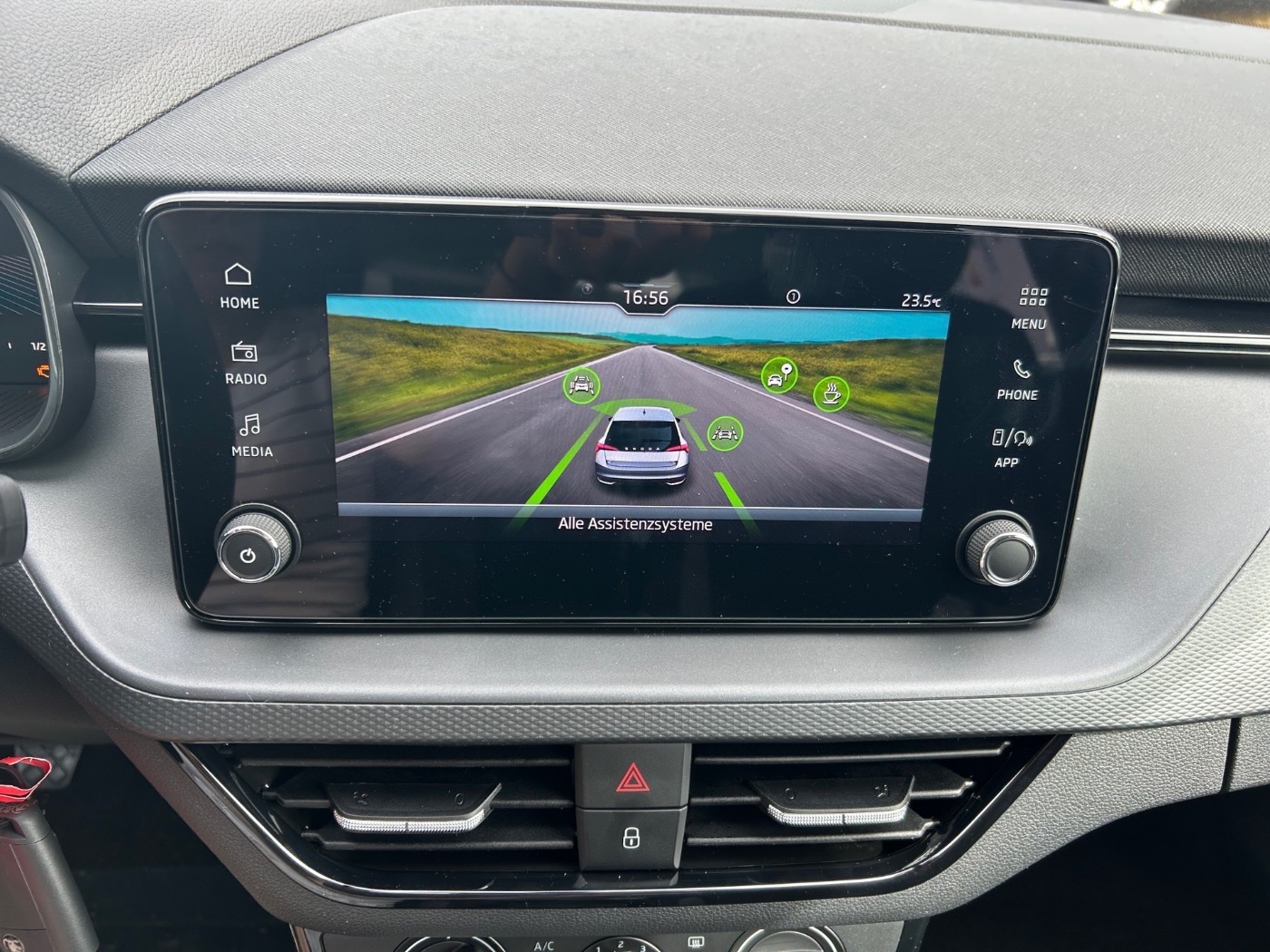 SKODA Scala 1.0 TSI Essence DAB LED NEBEL PDC SHZ VC Bild 13