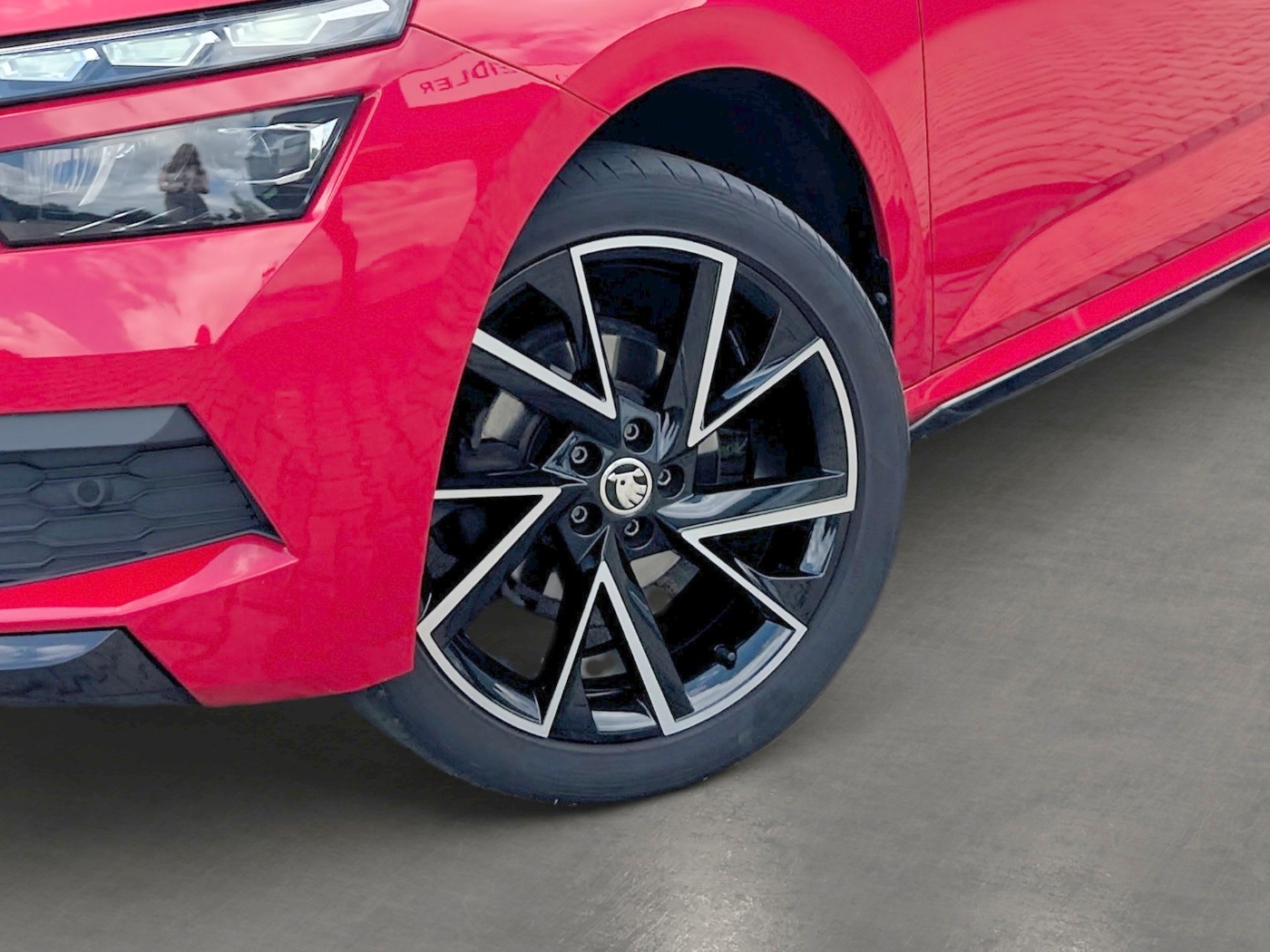 SKODA Kamiq 1.0 TSI DSG Monte Carlo ACC NAVI PANO SHZ Bild 6