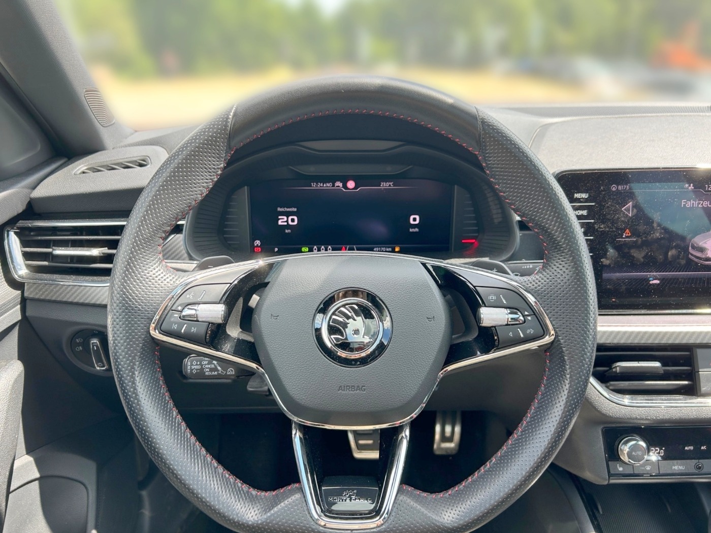 SKODA Kamiq 1.0 TSI DSG Monte Carlo ACC NAVI PANO SHZ Bild 8