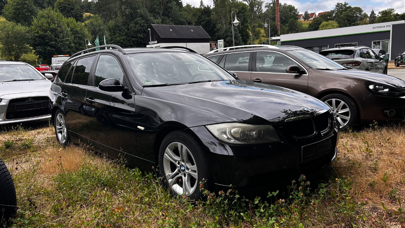 BMW 318i Touring LM Xenon KlimaA Sport PDC SHZ Bild 2