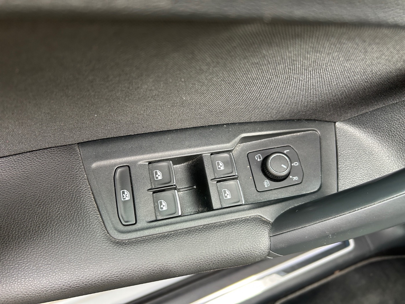 VW Tiguan 1.5 TSI DSG Highline ACCParkAss.ErgoActive Bild 17