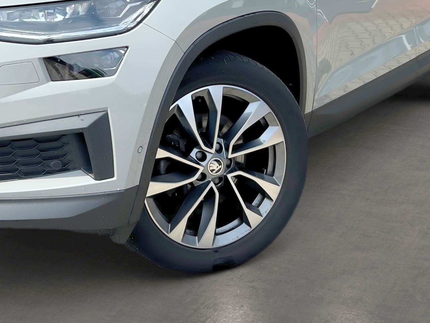 SKODA Kodiaq 2.0 TDI DSG Tour Matrix 4xSHZ ACC AHK Bild 6