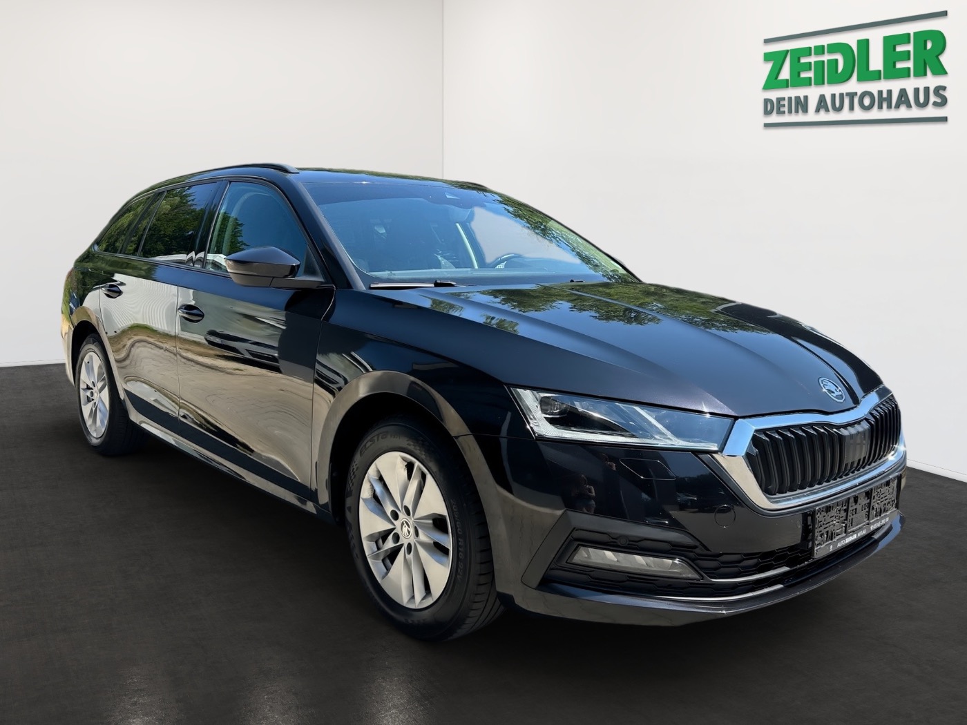 Skoda Octavia Combi 2.0 TDI 4x4 Ambition ACC SHZ AHK Bild 2
