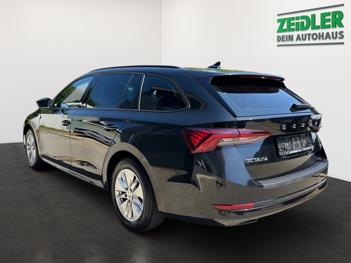 Skoda Octavia Combi 2.0 TDI 4x4 Ambition ACC SHZ AHK Bild 4