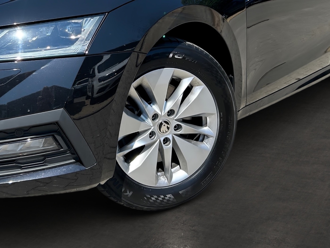 Skoda Octavia Combi 2.0 TDI 4x4 Ambition ACC SHZ AHK Bild 6