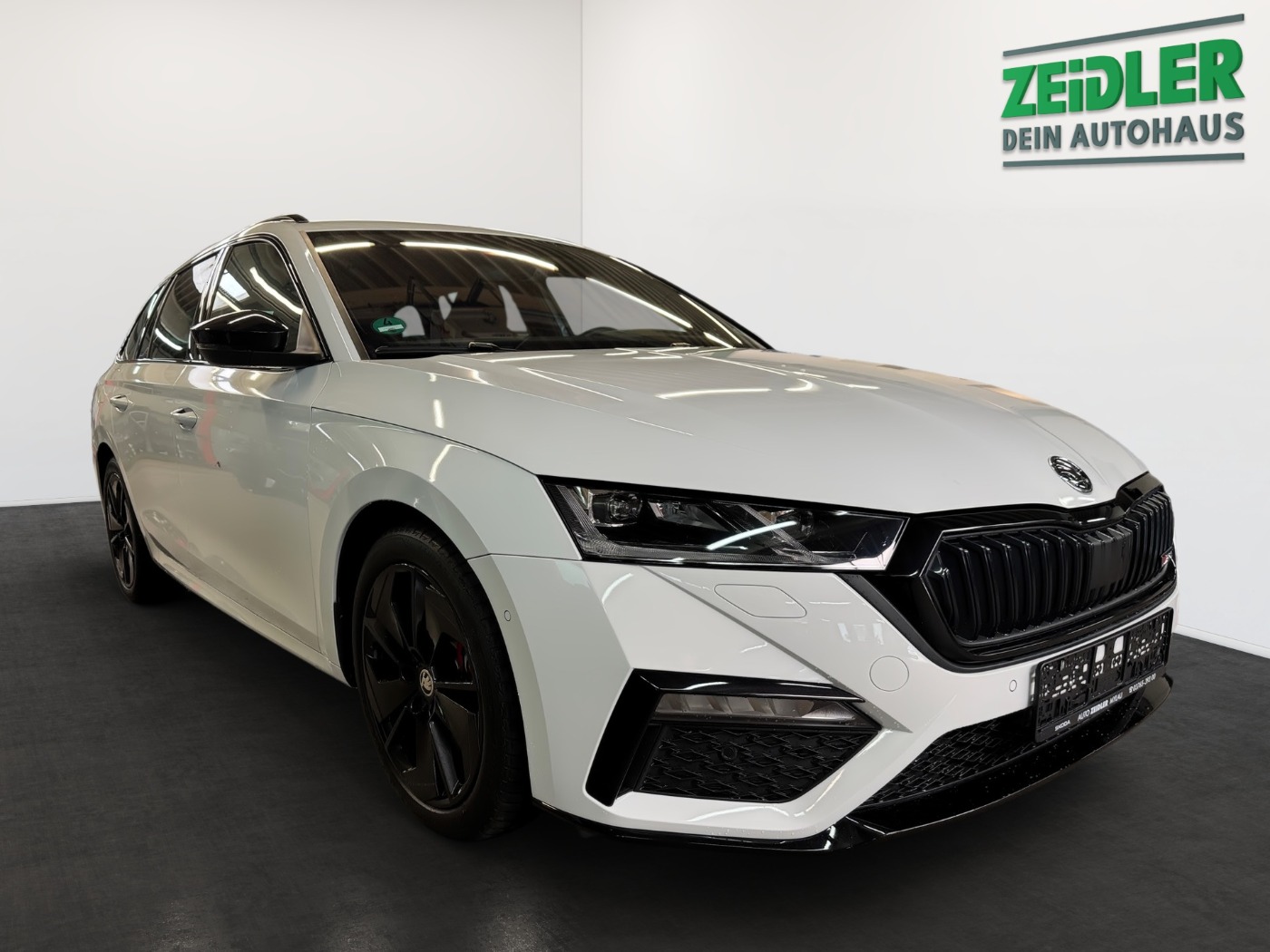 Skoda Octavia Combi 2.0 TSI RS ACC HUD DynLi el.Heck Bild 2