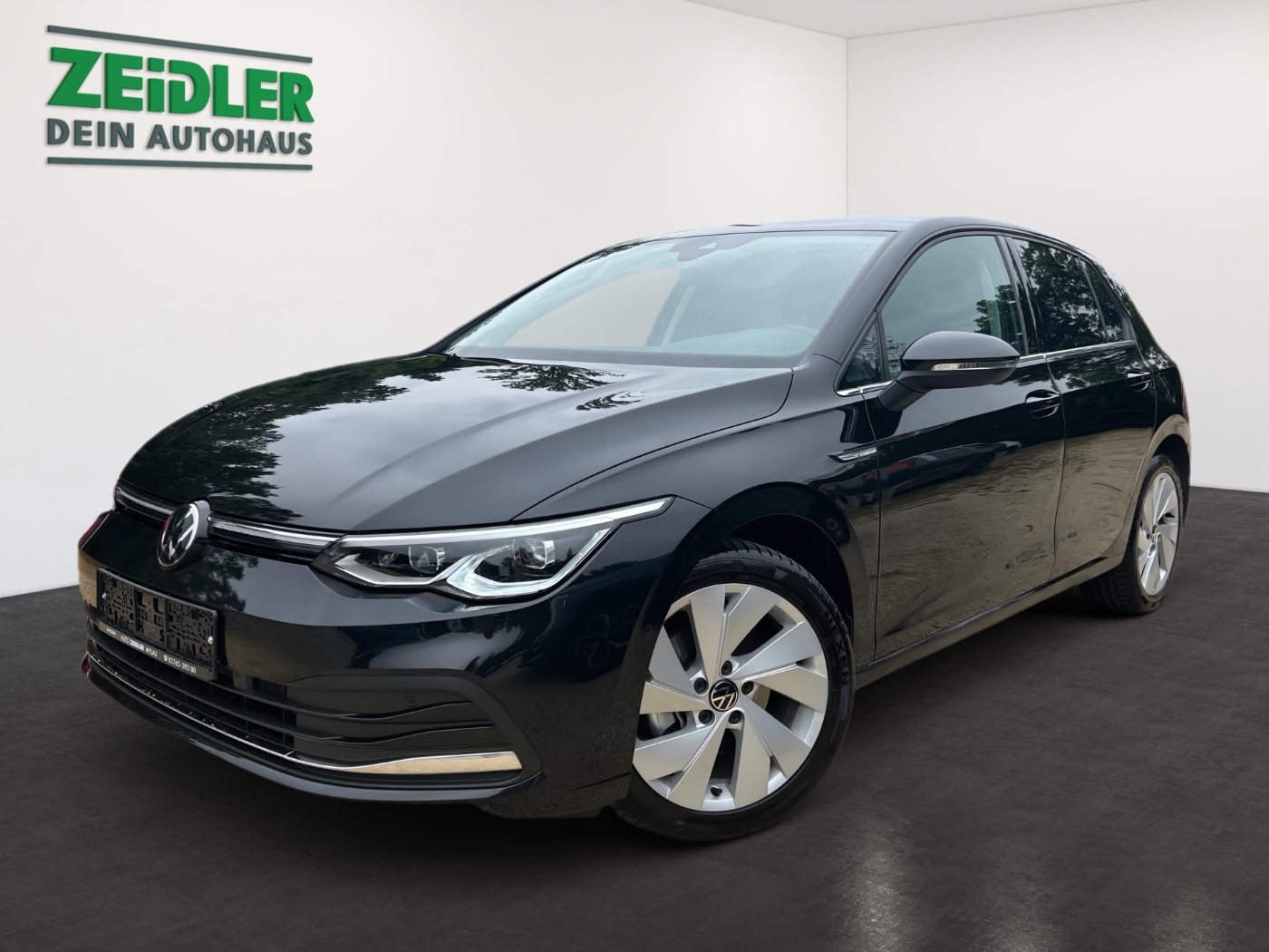 VW Golf VIII 1.5 eTSI Style Navi Parklenk. AHK ACC