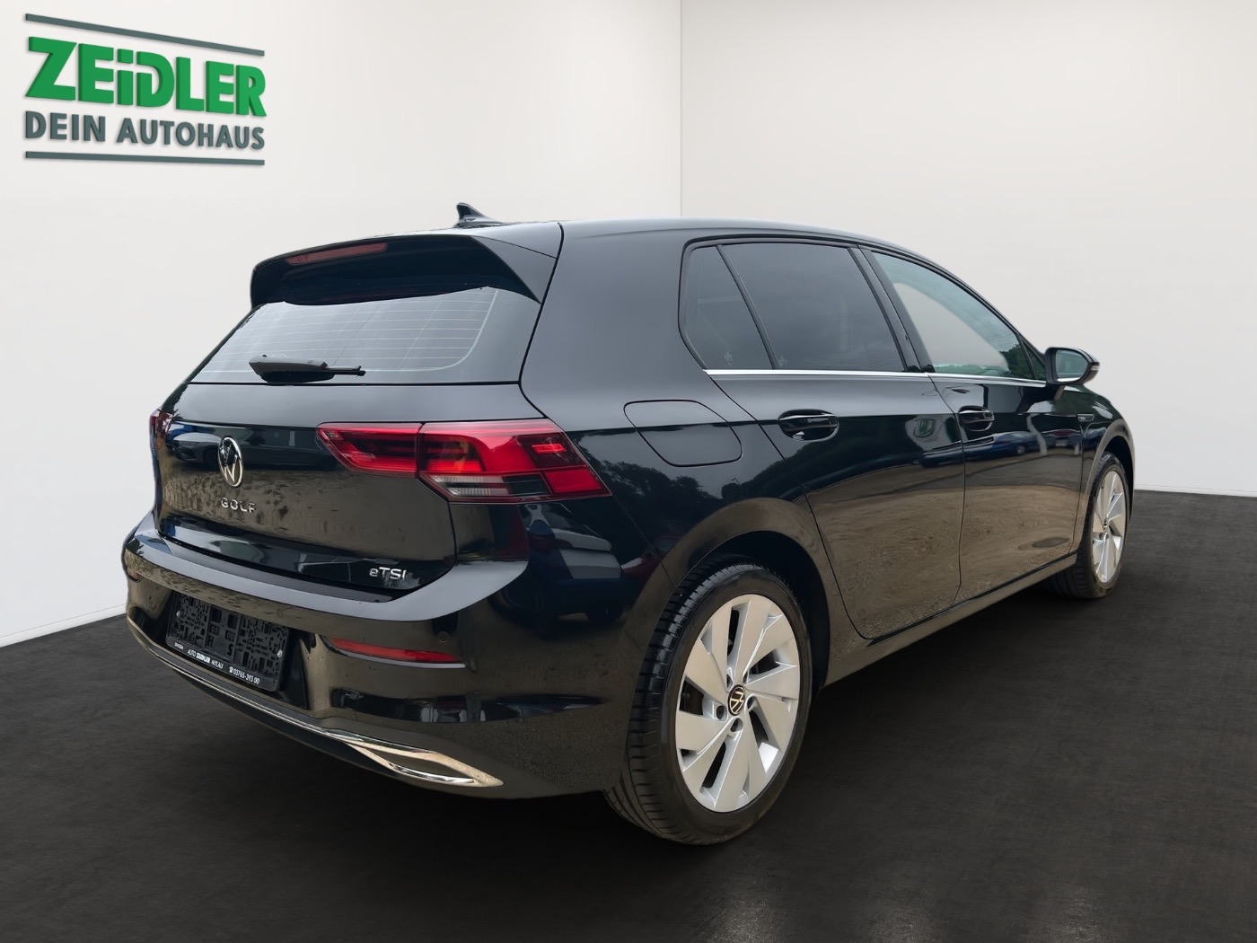 VW Golf VIII 1.5 eTSI Style Navi Parklenk. AHK ACC Bild 4