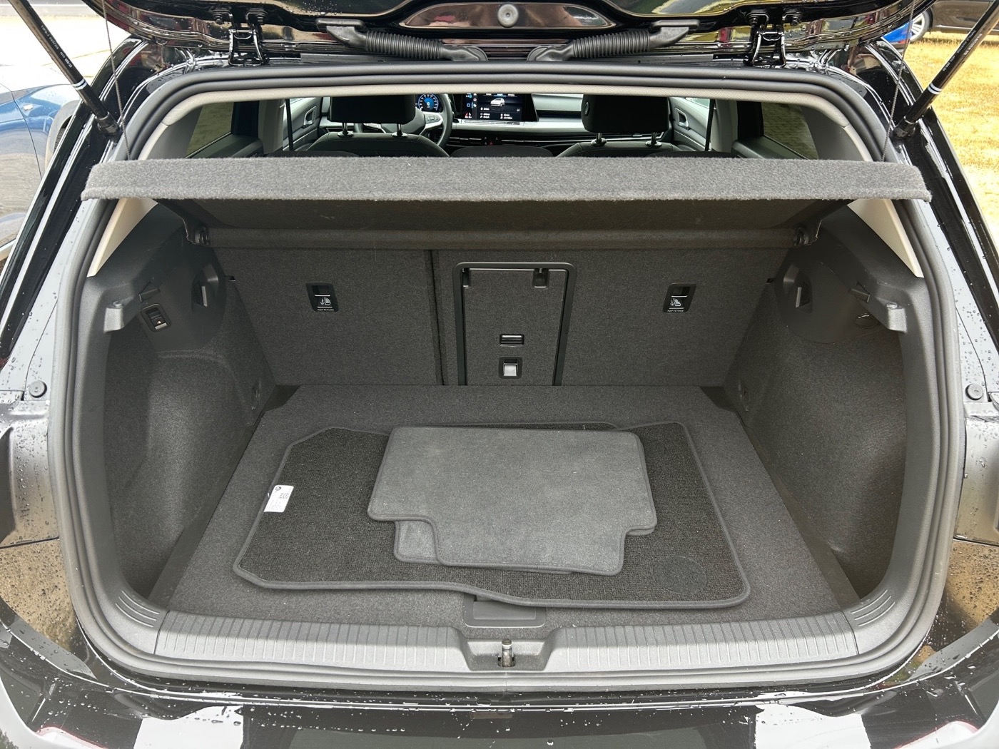 VW Golf VIII 1.5 eTSI Style Navi Parklenk. AHK ACC Bild 12