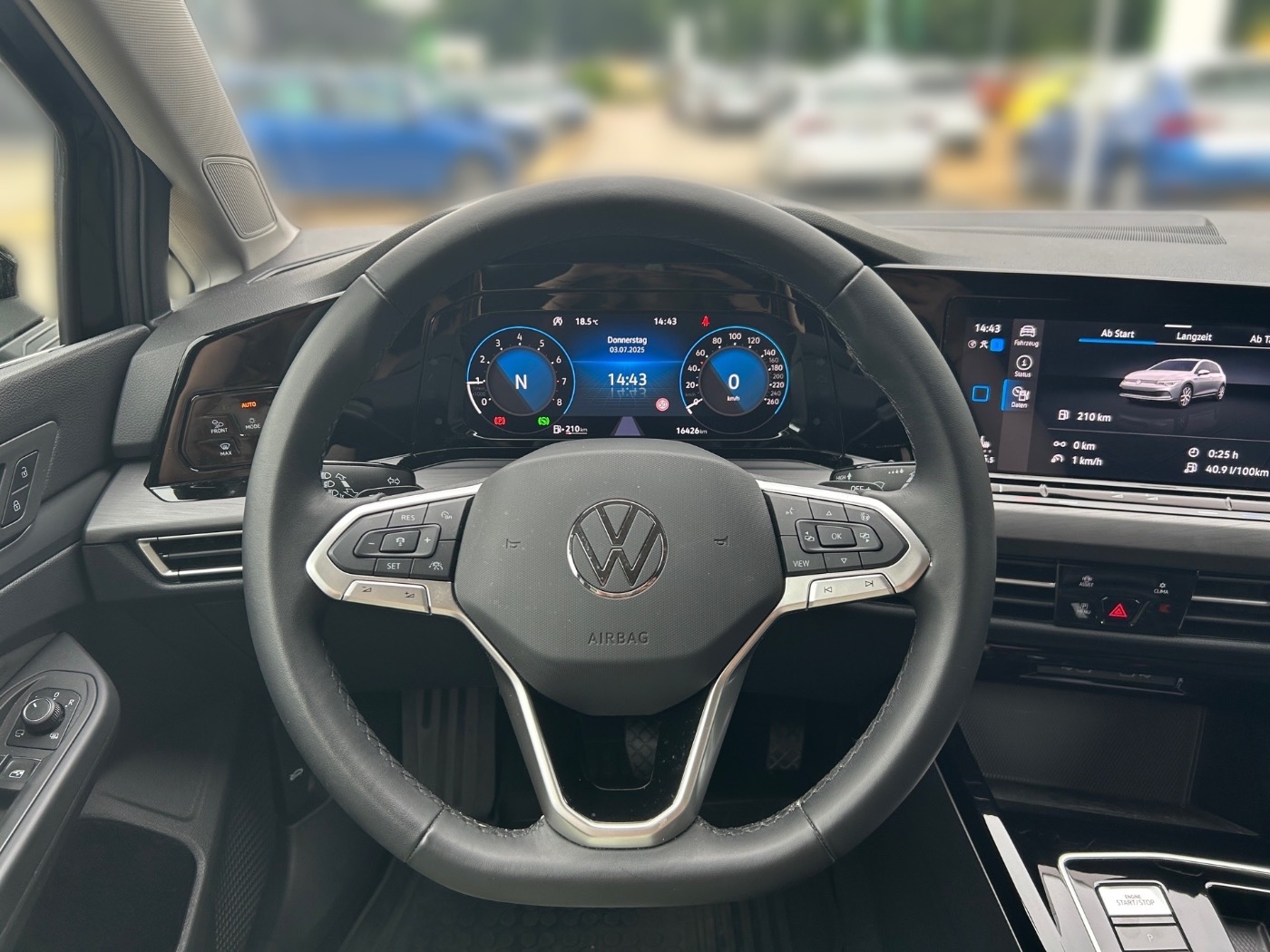 VW Golf VIII 1.5 eTSI Style Navi Parklenk. AHK ACC Bild 8