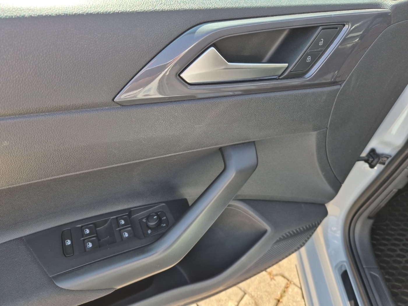VW Polo VI 1.0 TSI IQ.DRIVE Navi Kam. ParkAss ACC Bild 9