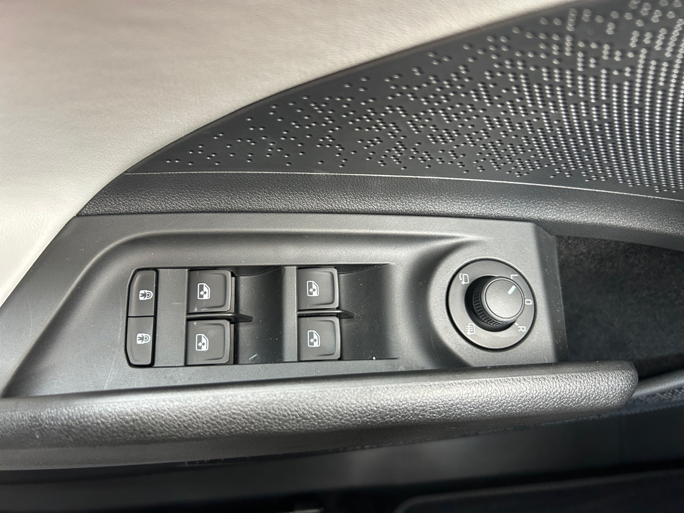 SKODA Elroq 85 Lodge Navi Kam. ParkAss 2xKlima ACC AUT Bild 18