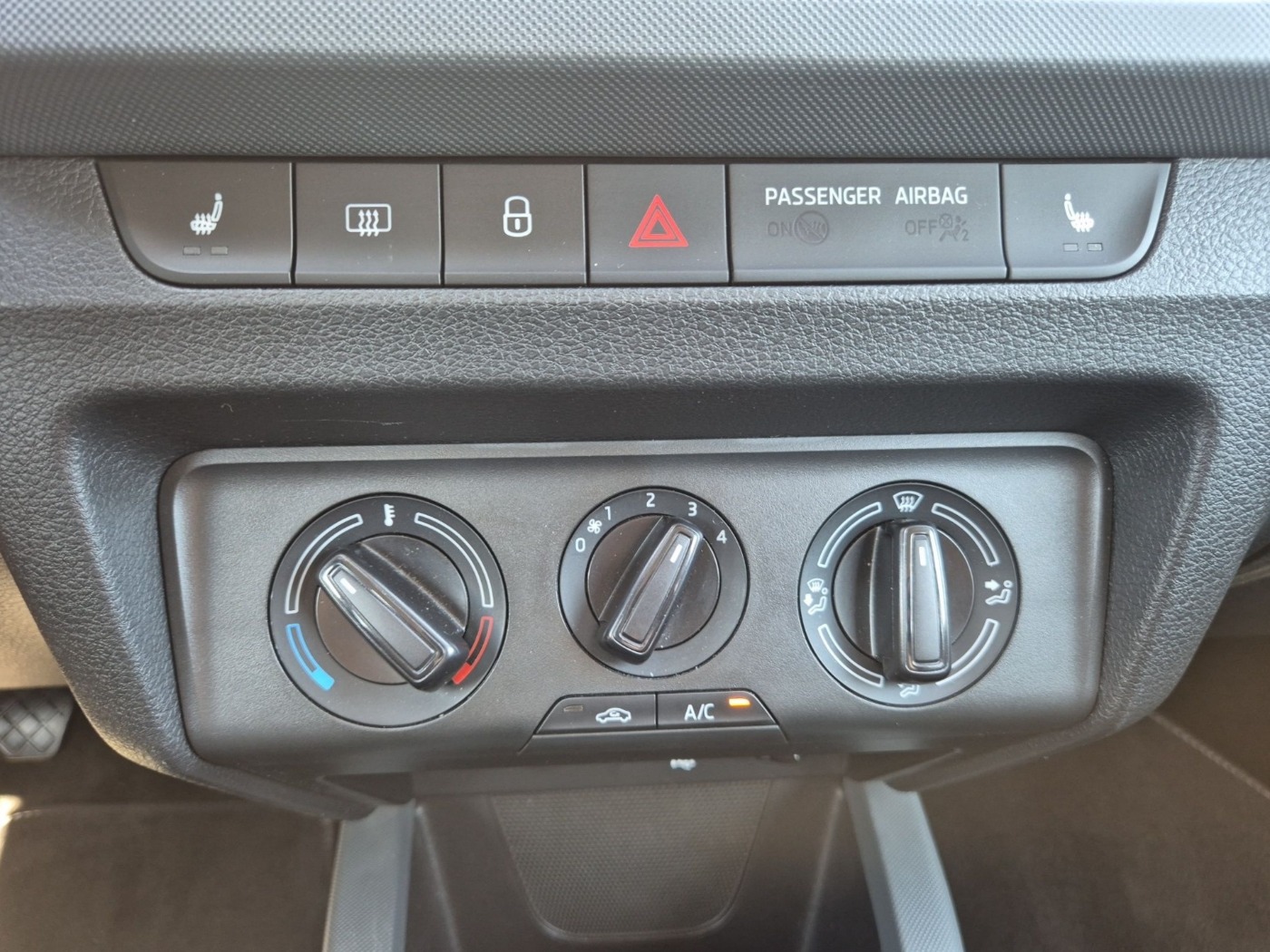 SKODA Fabia 1.0 TSI Cool Plus LM Klima PDC SHZ Bild 17