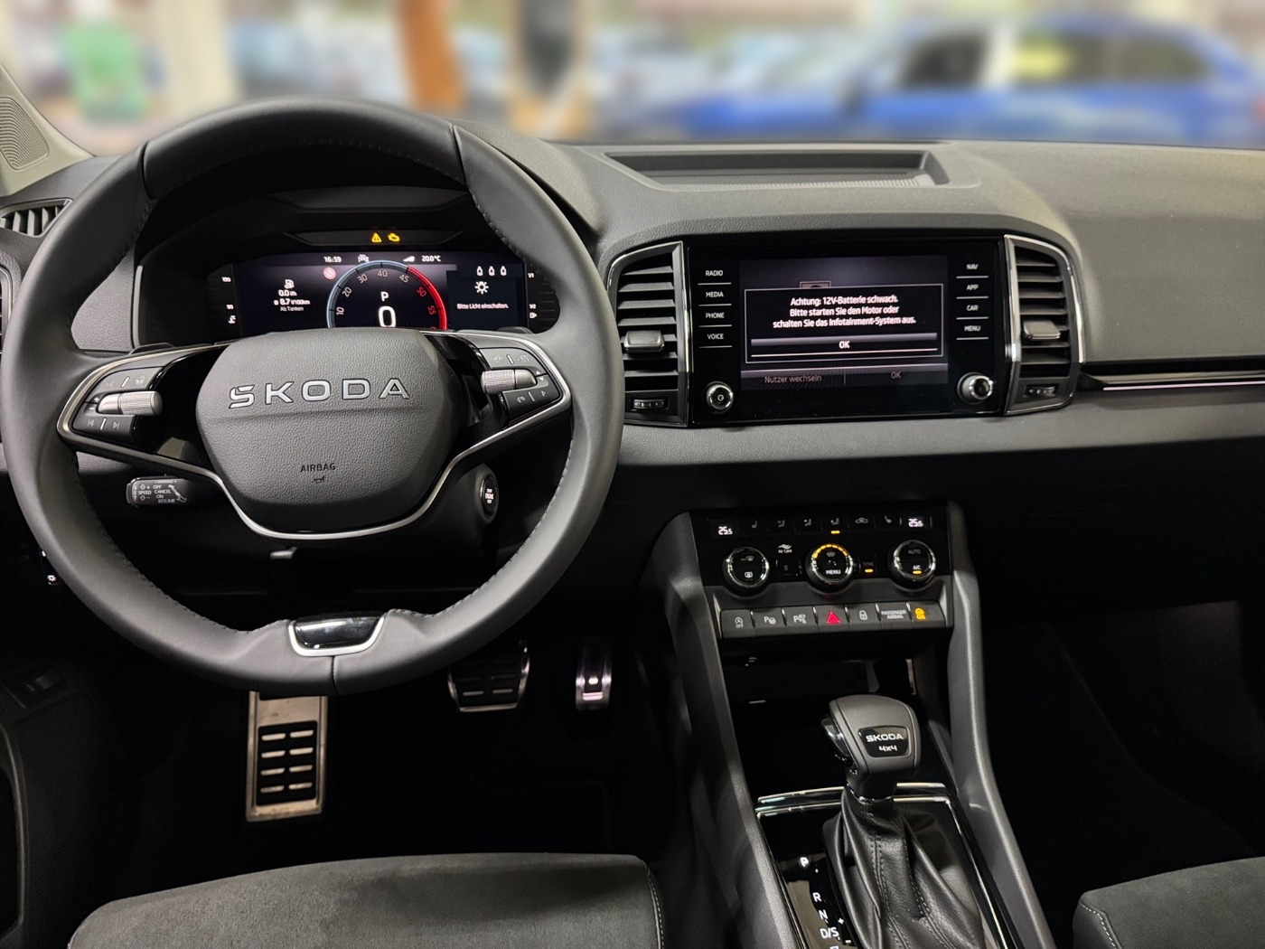 Škoda Karoq 2.0 TDI Drive 4x4 DSG Navi Kam. 2xKlima ACC Bild 10