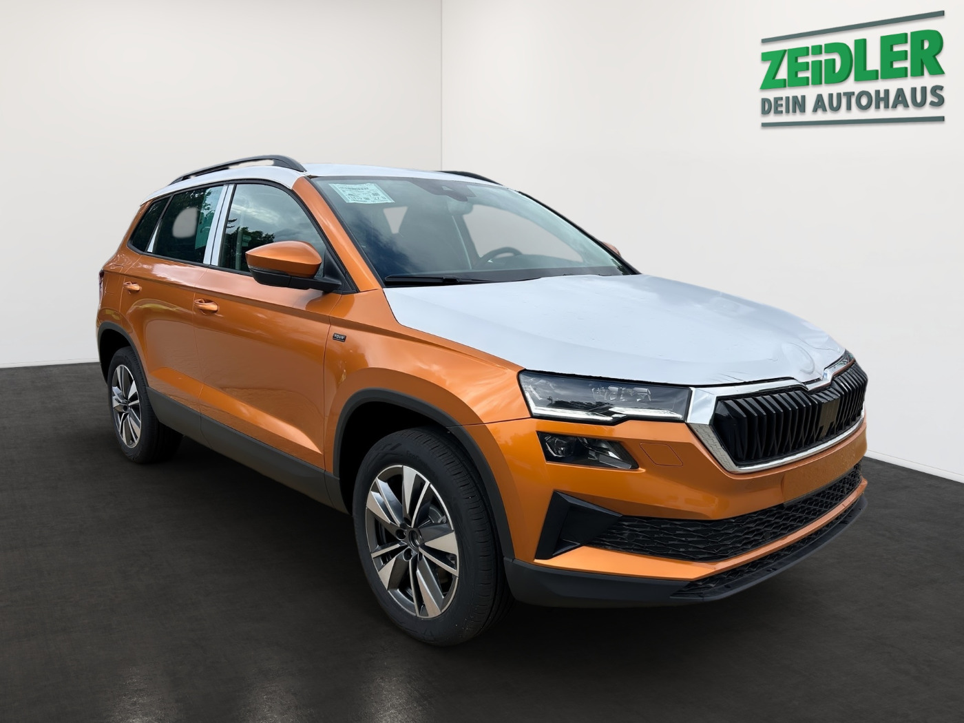 SKODA Karoq 1.5 TSI ACT Selection Navi Facelift KlimaA Bild 2