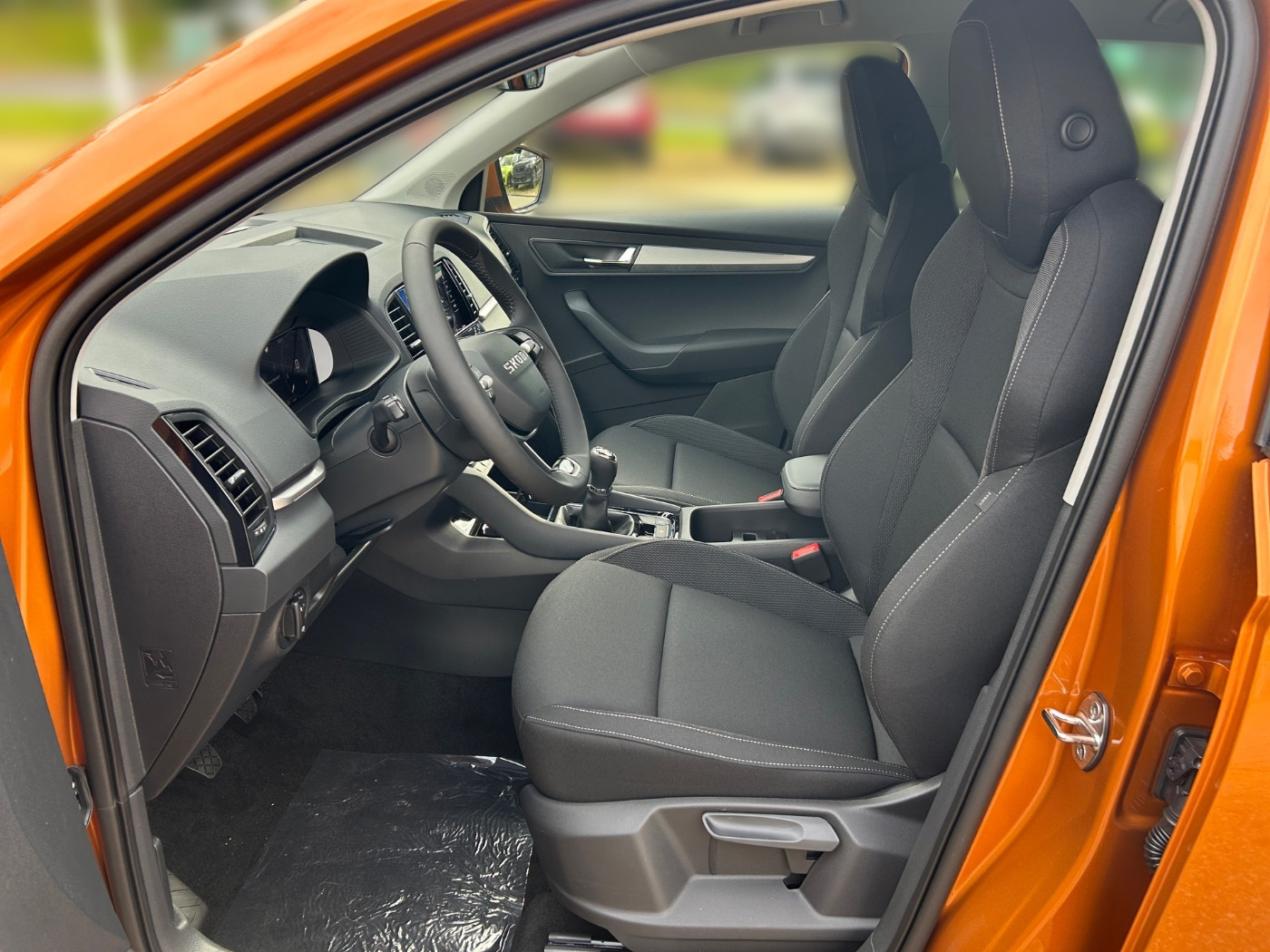 SKODA Karoq 1.5 TSI ACT Selection Navi Facelift KlimaA Bild 7