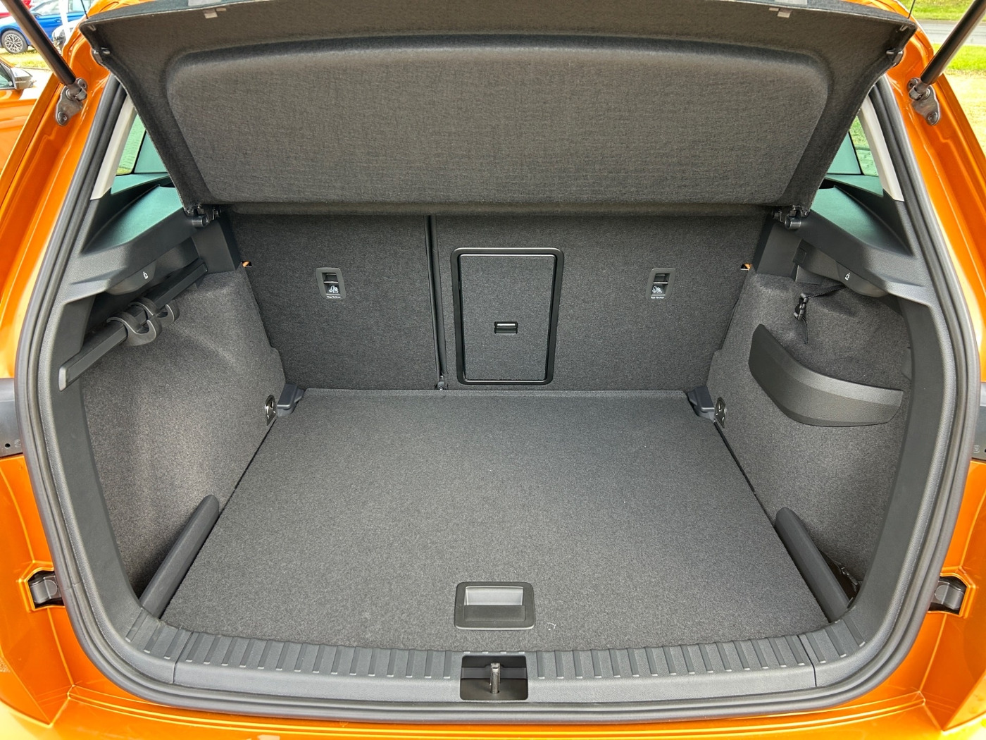 SKODA Karoq 1.5 TSI ACT Selection Navi Facelift KlimaA Bild 12