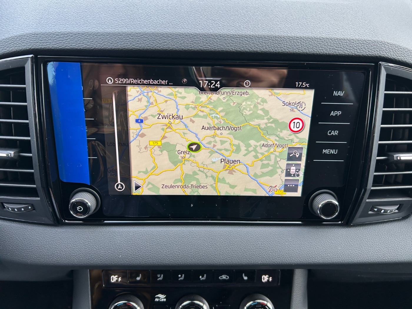 SKODA Karoq 1.5 TSI ACT Selection Navi Facelift KlimaA Bild 15