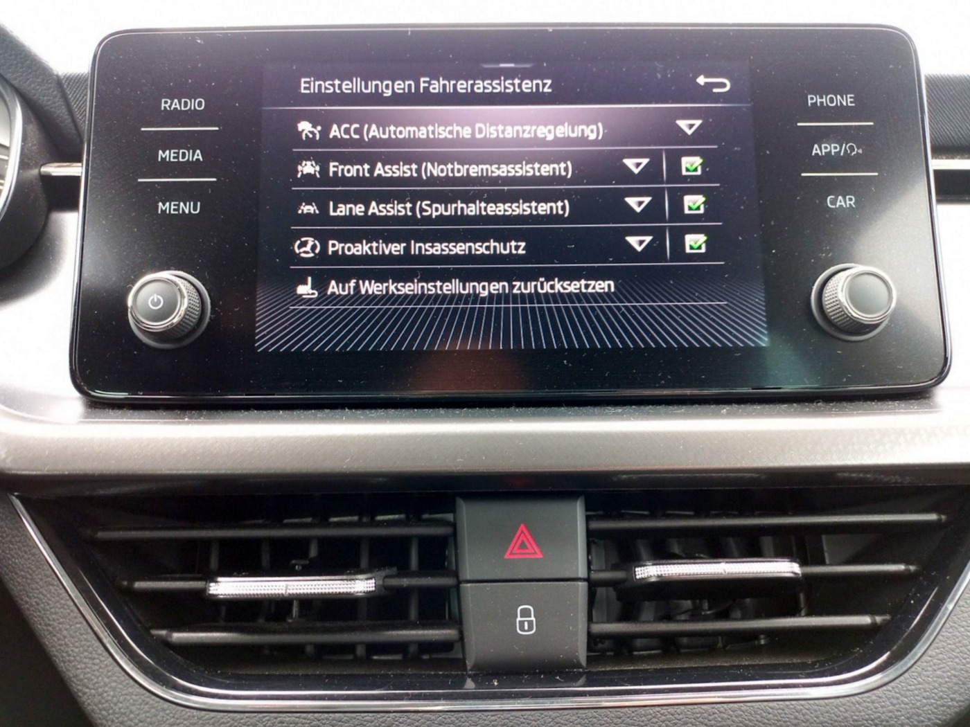SKODA Kamiq 1.5 TSI Clever DSG Kam. ACC KlimaA LED Bild 16