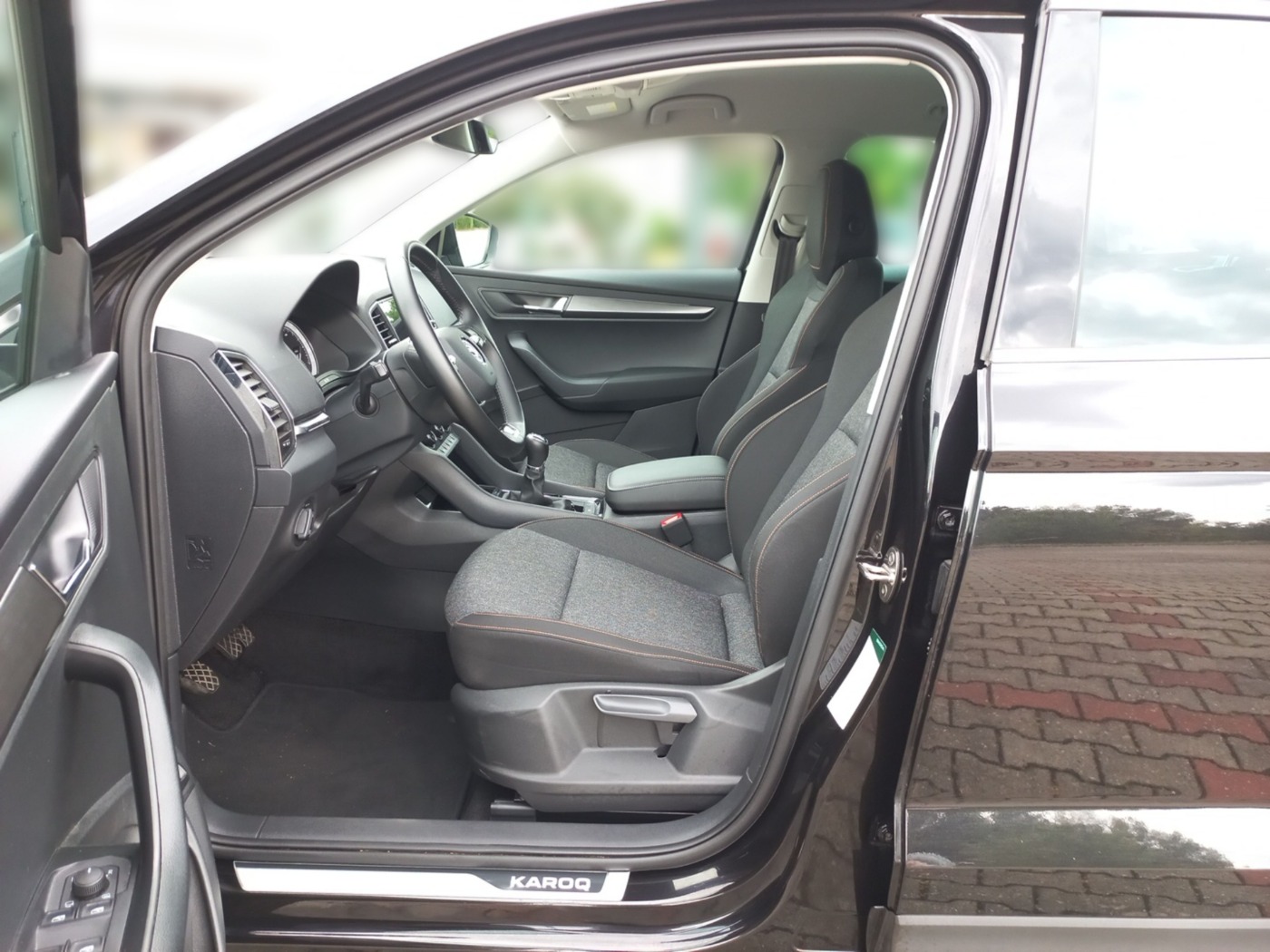 SKODA Karoq 1.5 TSI ACT Clever LM Navi Klimaauto 4xSHZ Bild 7