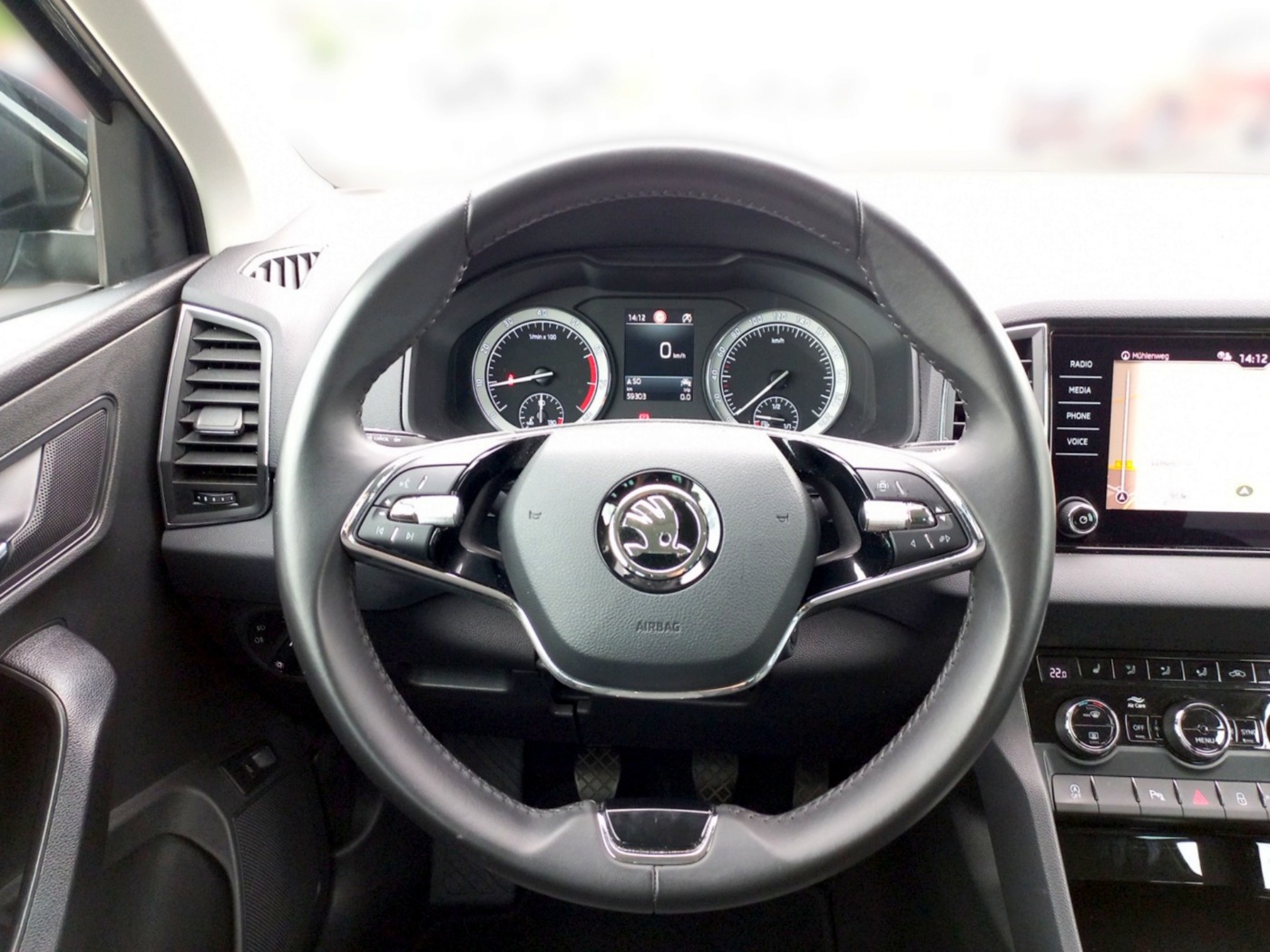 SKODA Karoq 1.5 TSI ACT Clever LM Navi Klimaauto 4xSHZ Bild 8