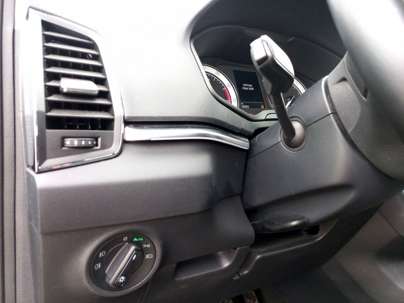 SKODA Karoq 1.5 TSI ACT Clever LM Navi Klimaauto 4xSHZ Bild 16