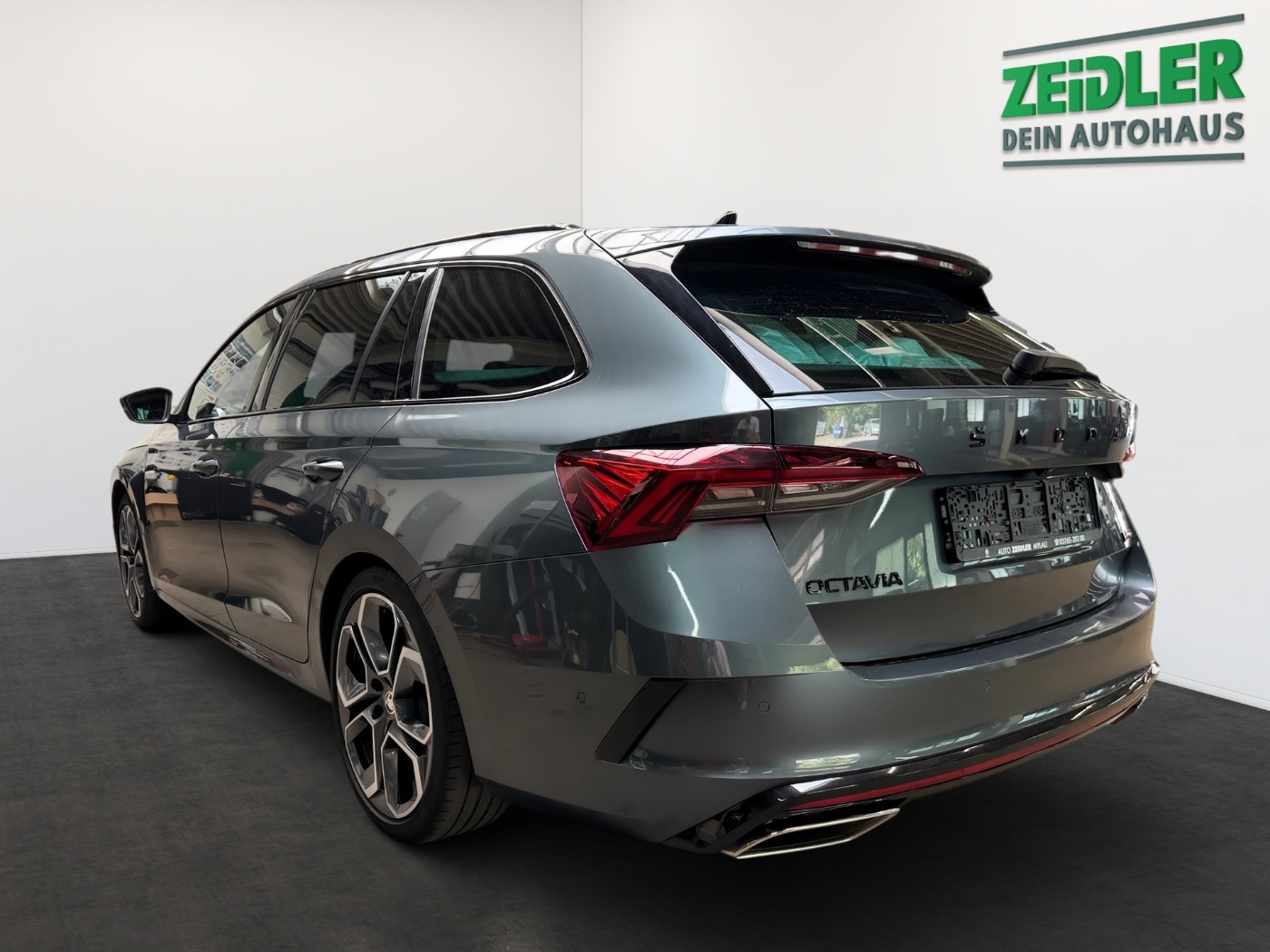 SKODA Octavia Combi 2.0 TSI RS Plus AHK Navi Pano Kam. Bild 4