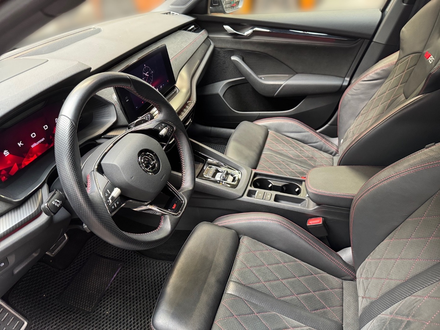 SKODA Octavia Combi 2.0 TSI RS Plus AHK Navi Pano Kam. Bild 7