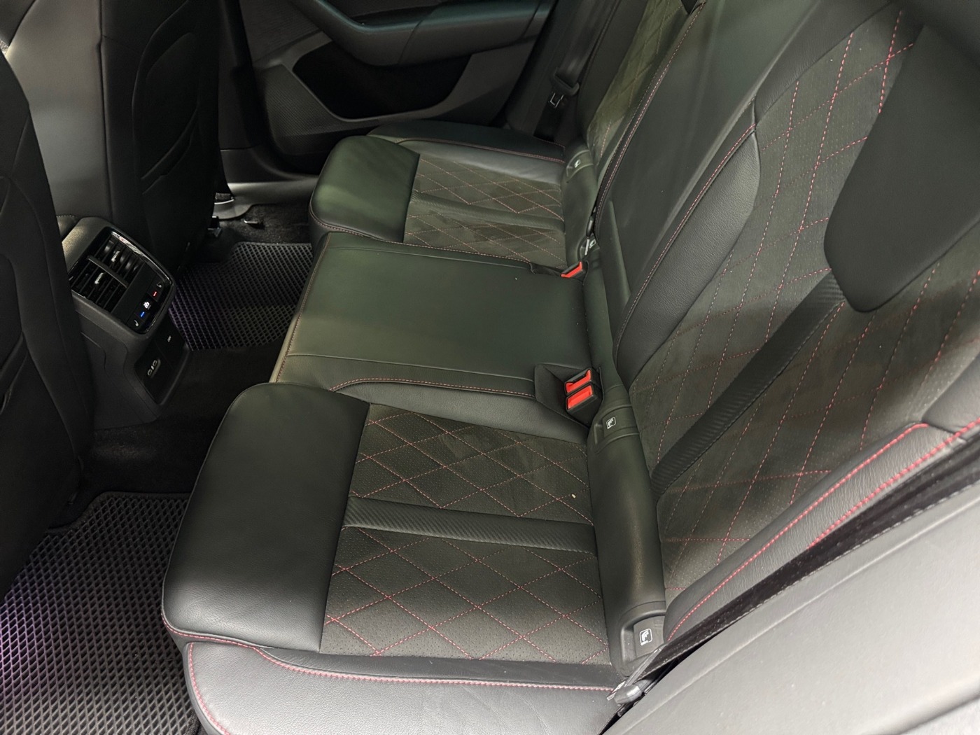SKODA Octavia Combi 2.0 TSI RS Plus AHK Navi Pano Kam. Bild 11