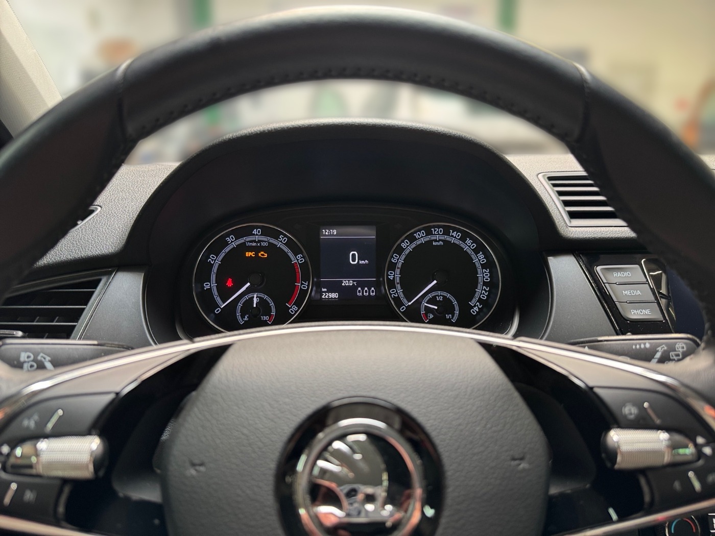 Škoda Fabia 1.0 TSI  Clever LED ACC LM ACC KlimaA Bild 8