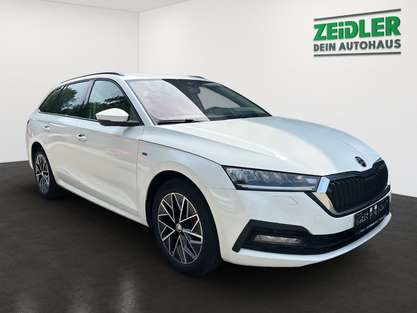 Škoda Octavia Combi 1.5 TSI ACT Clever DSG LM Navi AHK Bild 2