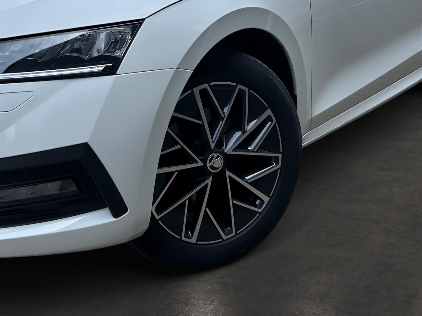 Škoda Octavia Combi 1.5 TSI ACT Clever DSG LM Navi AHK Bild 6