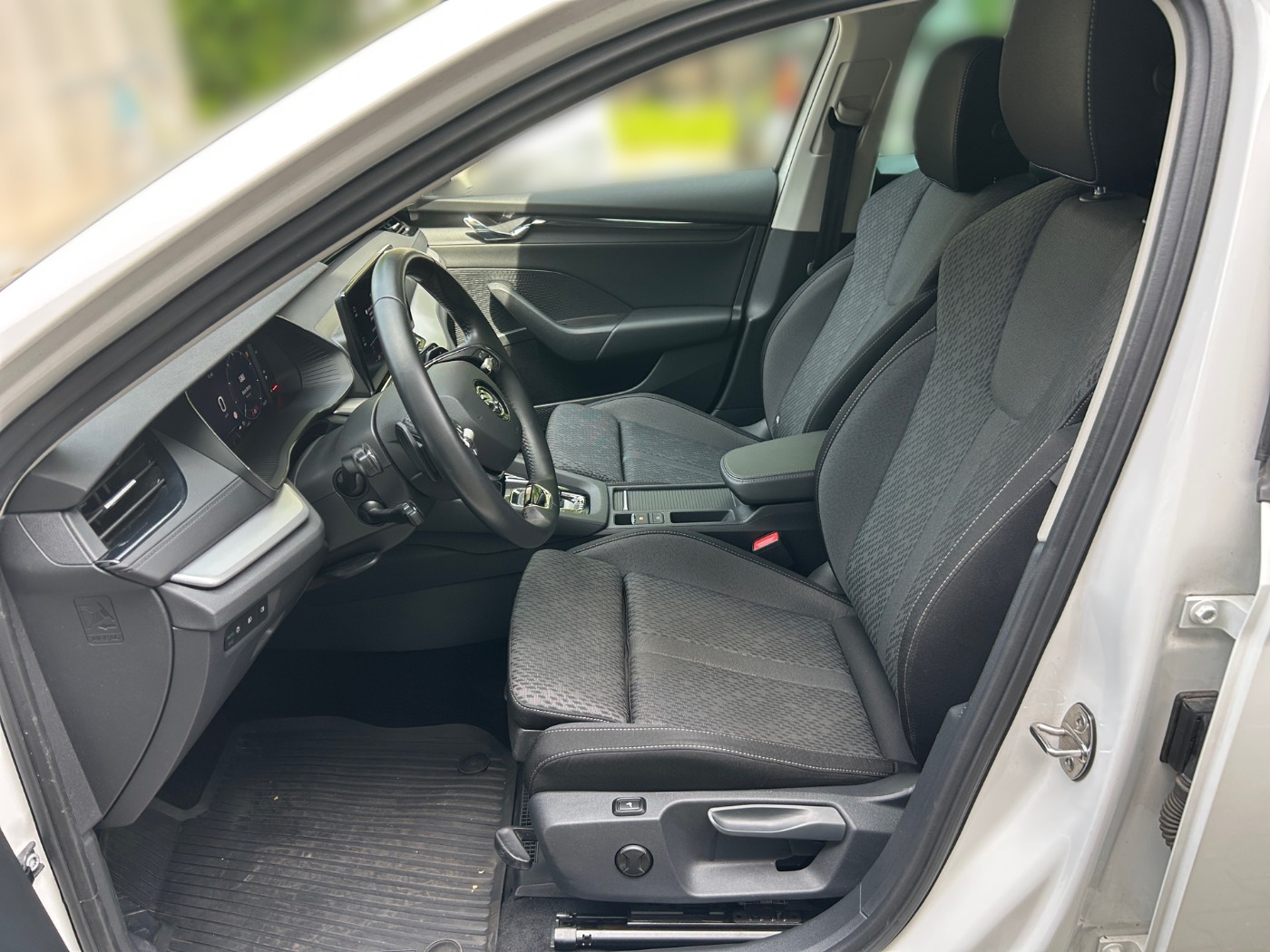 Škoda Octavia Combi 1.5 TSI ACT Clever DSG LM Navi AHK Bild 7