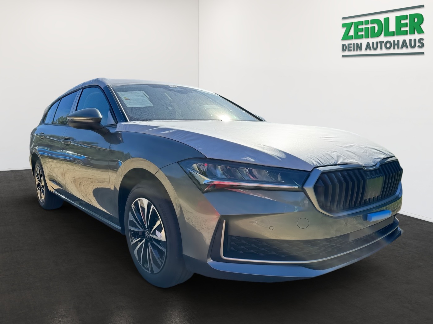 SKODA Superb Combi 2.0 TDI Selection DSG beh.FS AHK 4xSHZ Bild 2