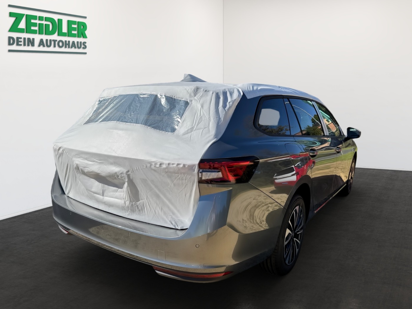 SKODA Superb Combi 2.0 TDI Selection DSG beh.FS AHK 4xSHZ Bild 3