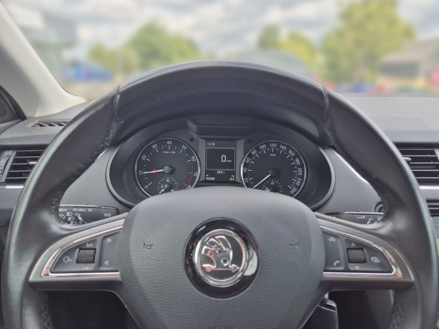 Škoda Octavia 1.8 TSI Joy ALU Klima SHZ SPORT Bild 8