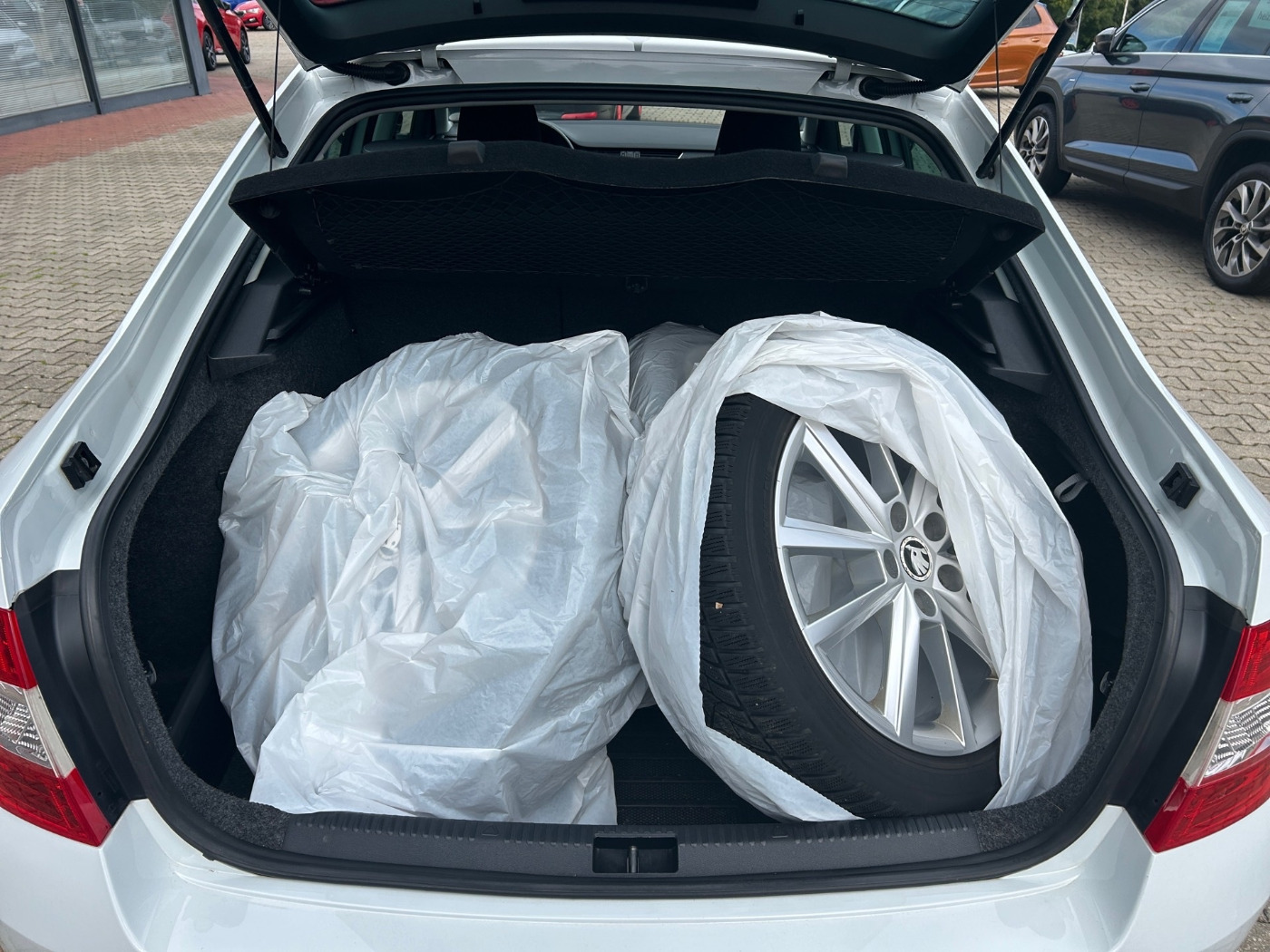 Škoda Octavia 1.8 TSI Joy ALU Klima SHZ SPORT Bild 12