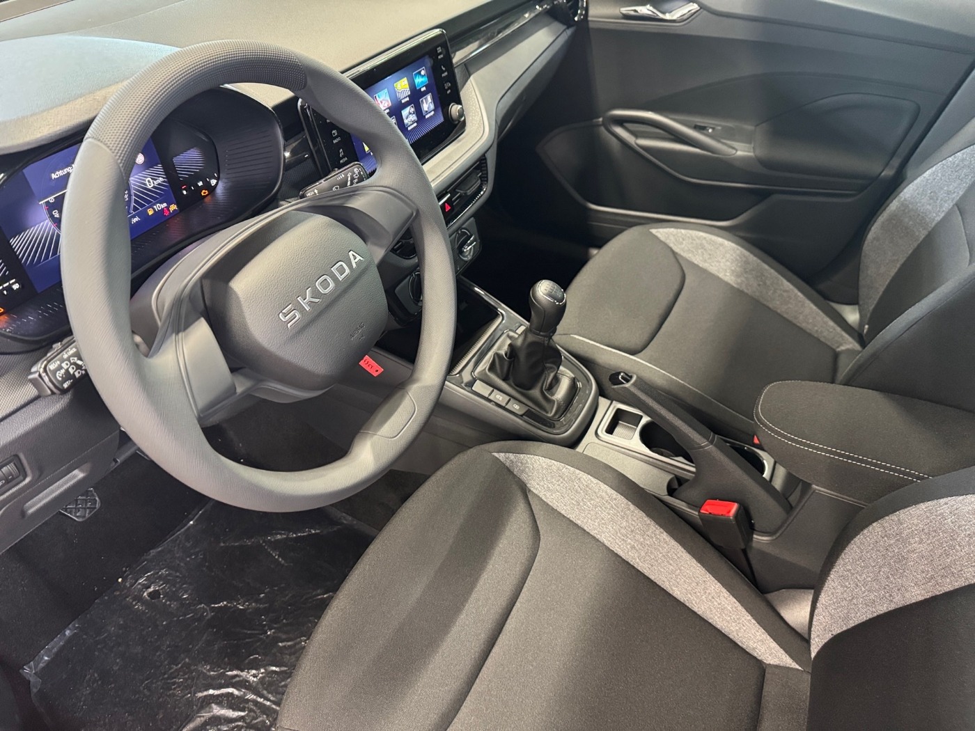 SKODA Fabia 1.0 Essence MPI 59KW LM LED PDC SHZ SpurH Bild 7