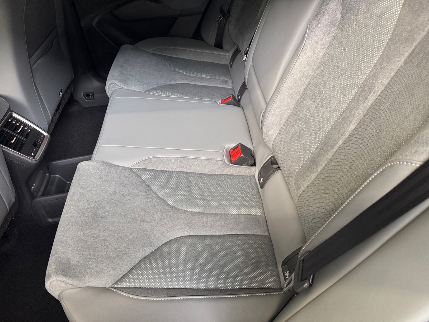 SKODA Enyaq  85 82kWh Navi Kam. 4xSHZ ACC AUT HUD LED Bild 11