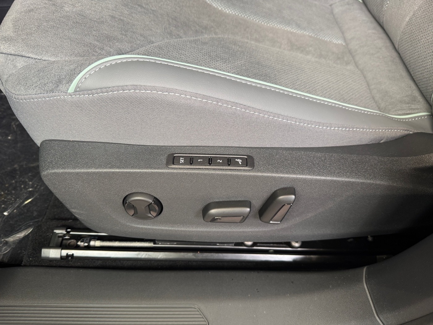 SKODA Enyaq  85 82kWh Navi Kam. 4xSHZ ACC AUT HUD LED Bild 13