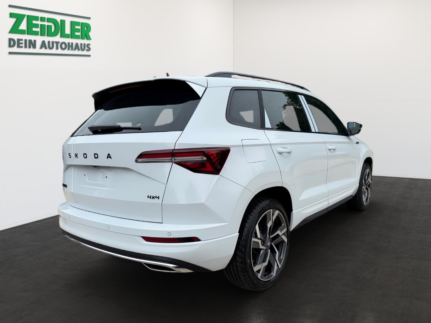 SKODA Karoq 2.0 TSI Sportline DSG 4x4 Navi AHK Kam. ACC Bild 3