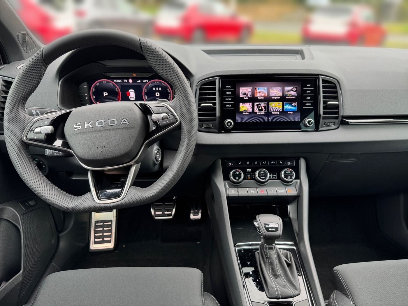 SKODA Karoq 2.0 TSI Sportline DSG 4x4 Navi AHK Kam. ACC Bild 10