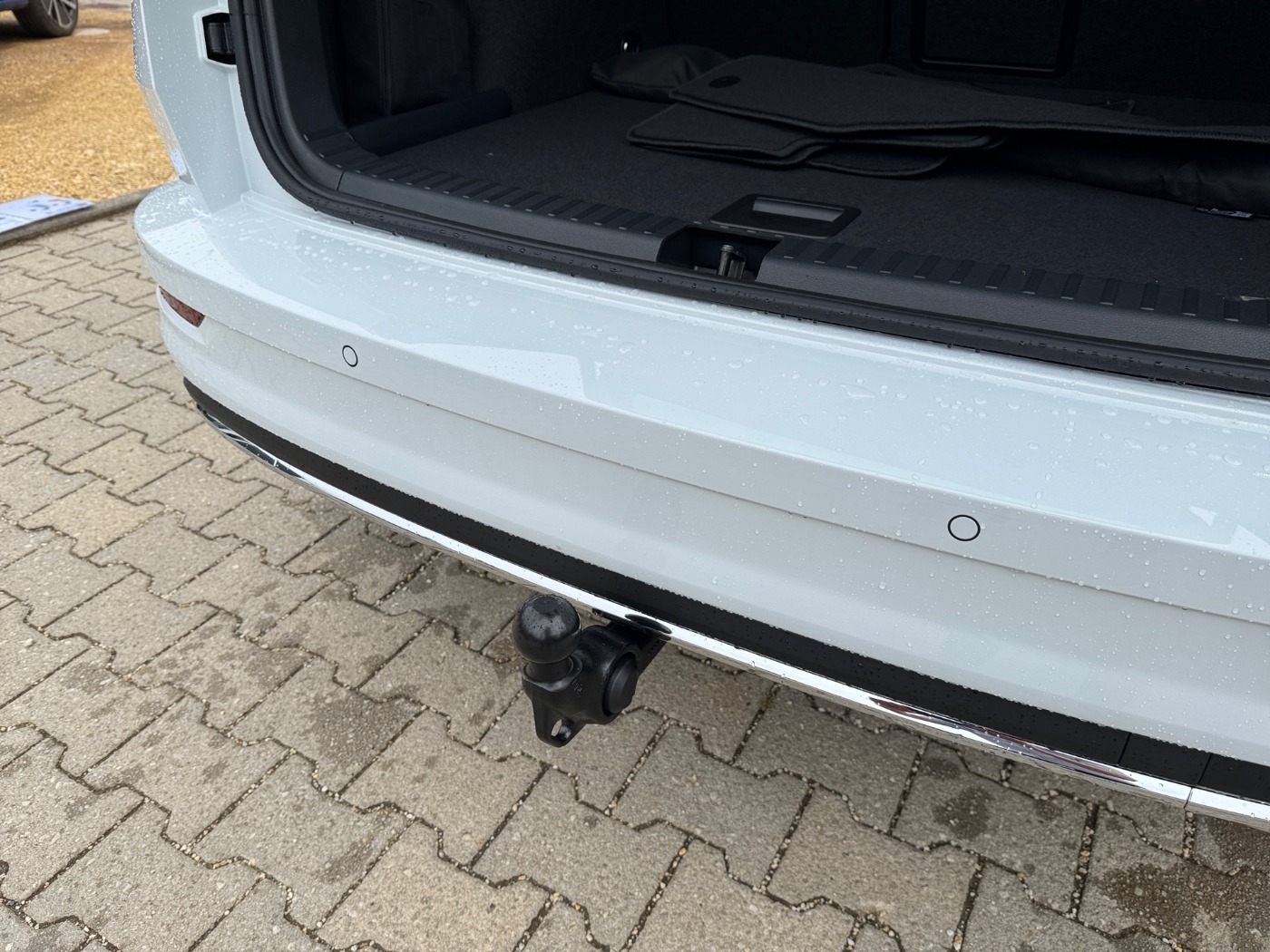 SKODA Karoq 2.0 TSI Sportline DSG 4x4 Navi AHK Kam. ACC Bild 14