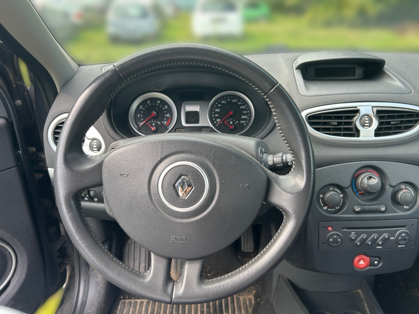 RENAULT Clio III 1.2 16V Edition Dynamique  Bild 8